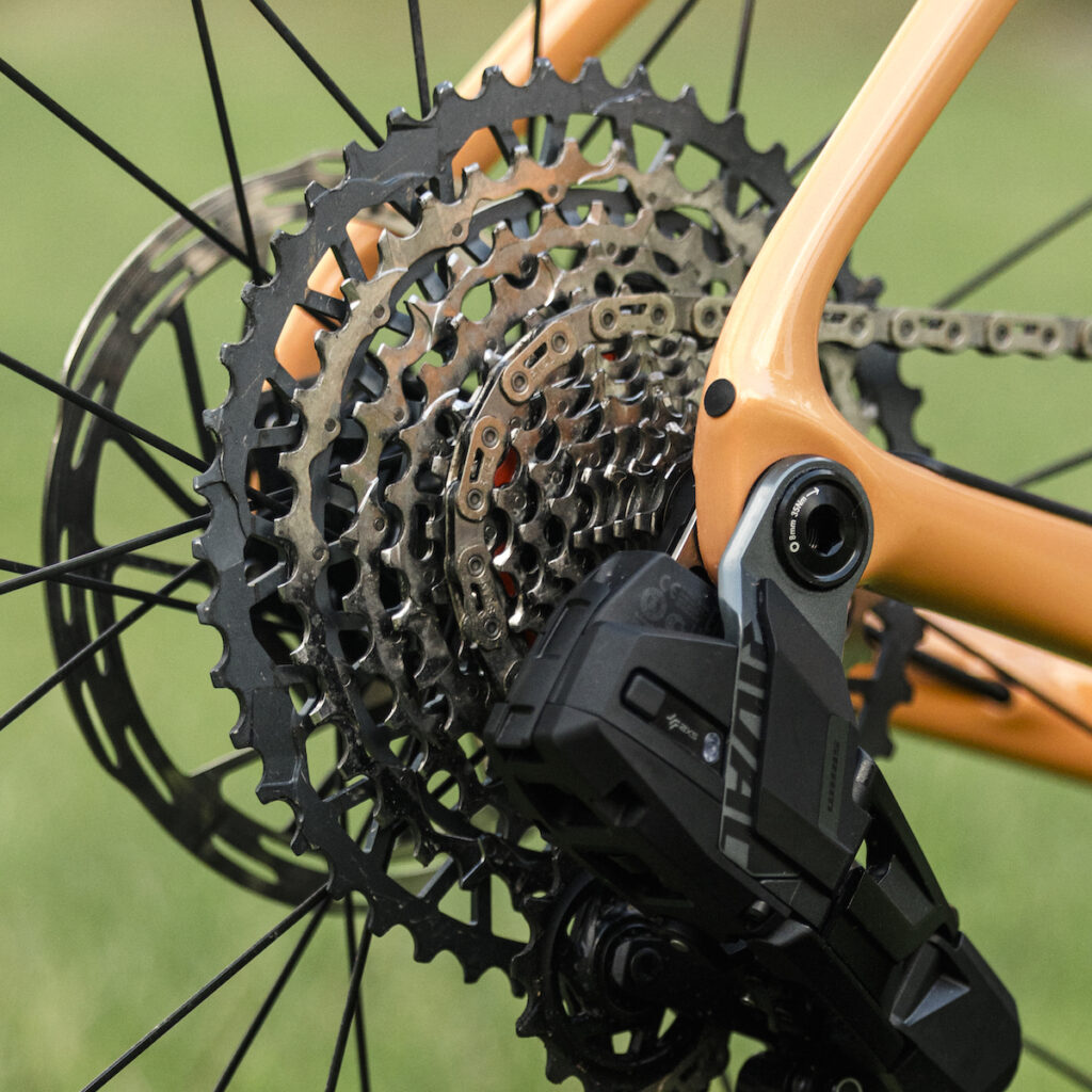 SRAM Rival AXS vs Shimano 105 Di2: Which Electronic Groupset Is Right for You?